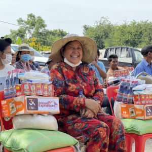 people in Southeast Asia receiving food
